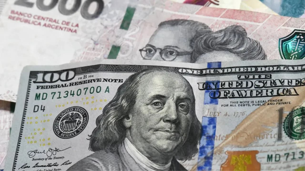 Dólares y Deuda: Argentina Desinfla Riesgo País con Emisiones Récord