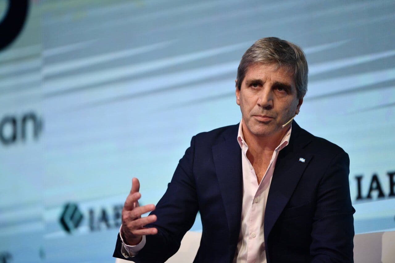Caputo y el test crítico: Vencimiento de deuda por $9,6 billones desafía al Tesoro