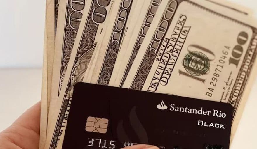 Tarjeta de crédito en dólares: estrategia para evitar el recargo del 30% en marzo 2026