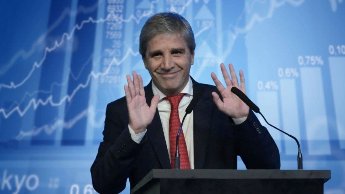 Featured image for: Riesgo país en torno a 500 puntos y vencimientos en puerta: el dilema oficial sobre cuándo volver a Wall Street