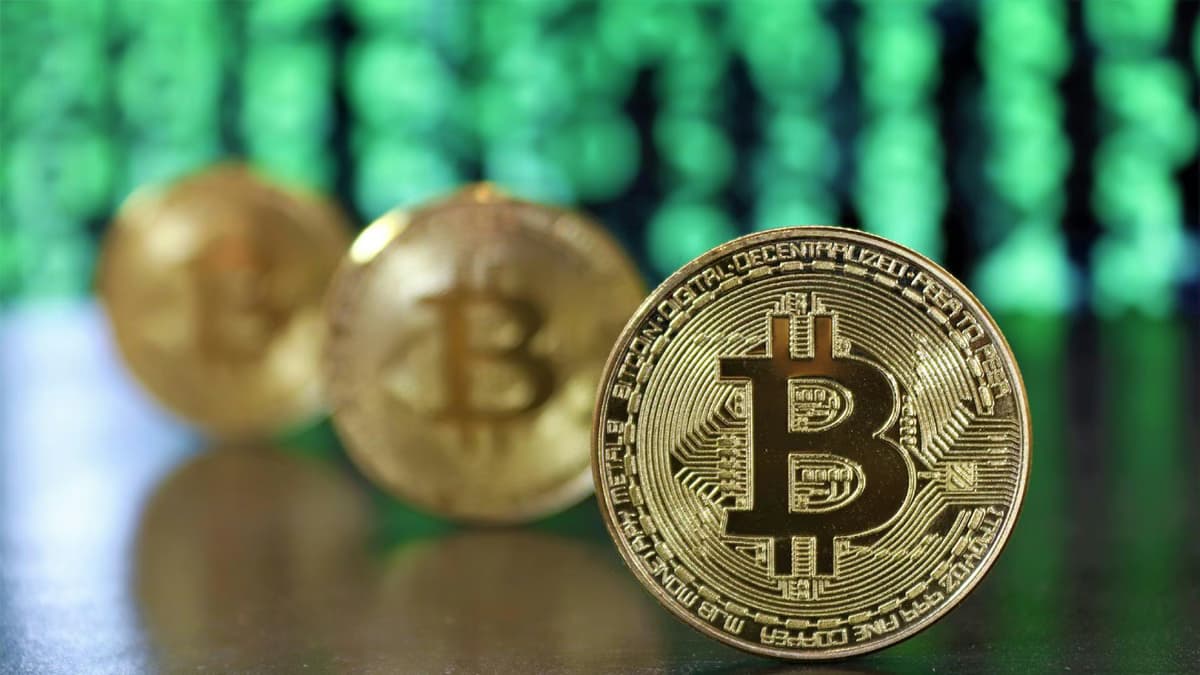 Bitcoin lucha por sostener US$83.000 antes del IPC de EEUU
