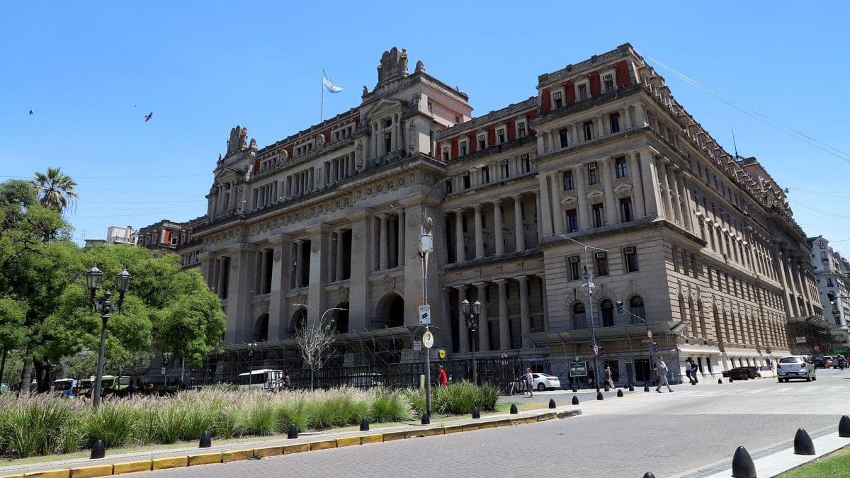Corte limitó prescripción en blanqueos solo a adheridos