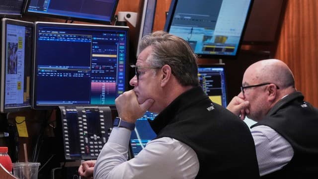Bonos argentinos rebotan tras 8 caídas, pero riesgo país se mantiene en 565 puntos