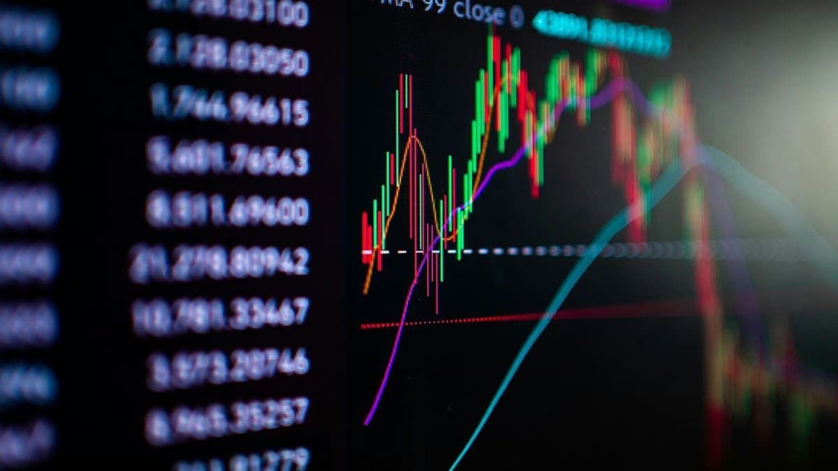 Bonos argentinos caen 0,6% y riesgo país roza 600 puntos