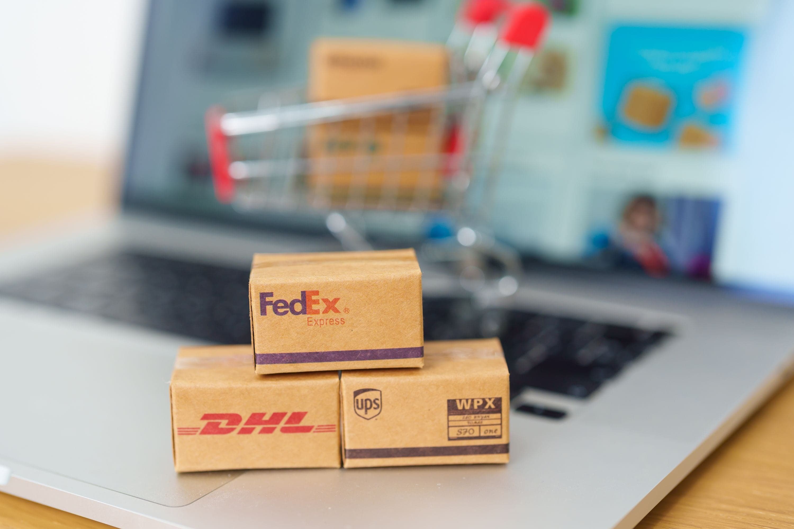 Gobierno revierte desregulación: courier vuelve a operar desde Ezeiza