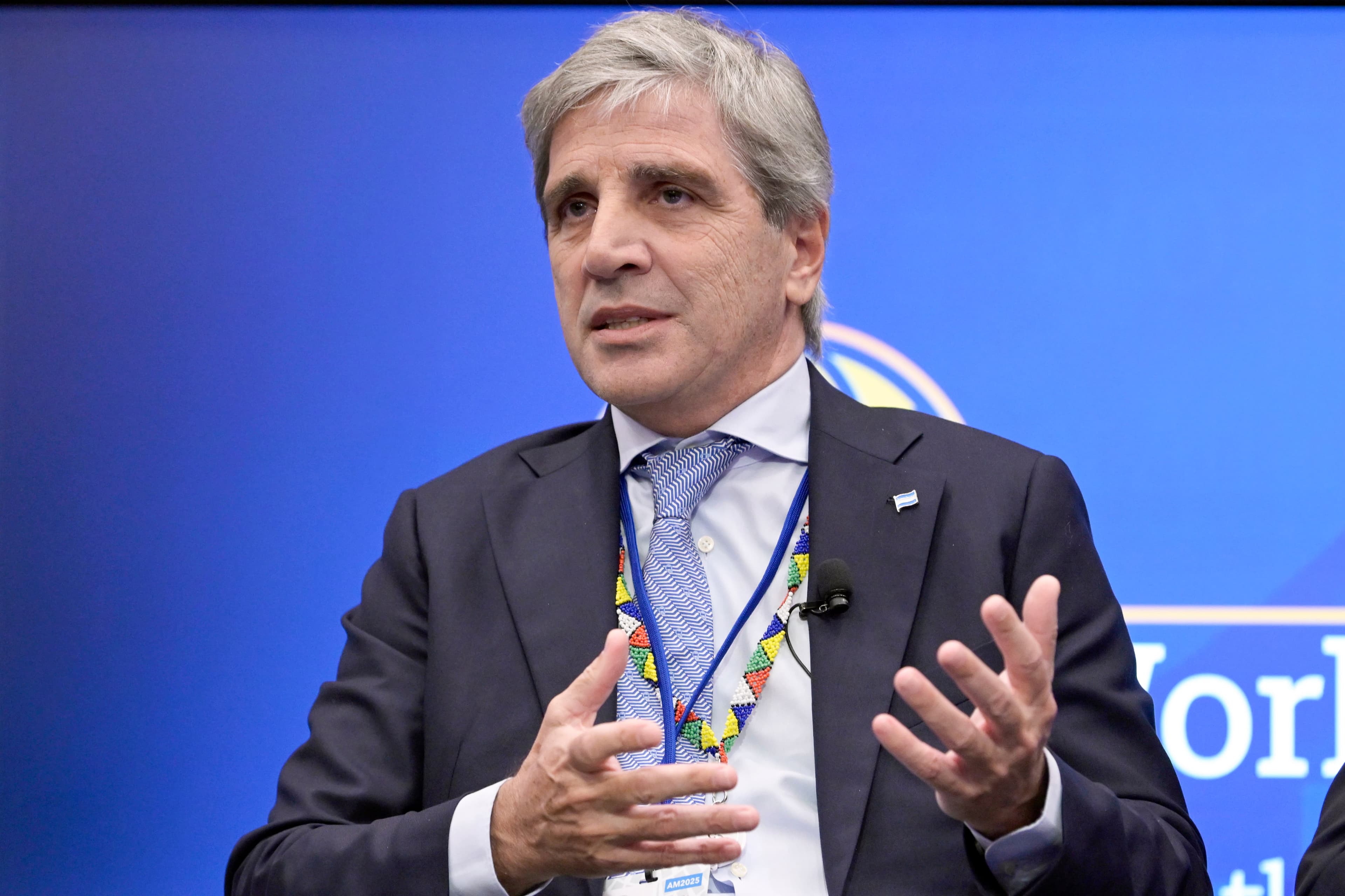 Caputo descarta expansión monetaria: el enfoque sigue siendo dólar y inflación