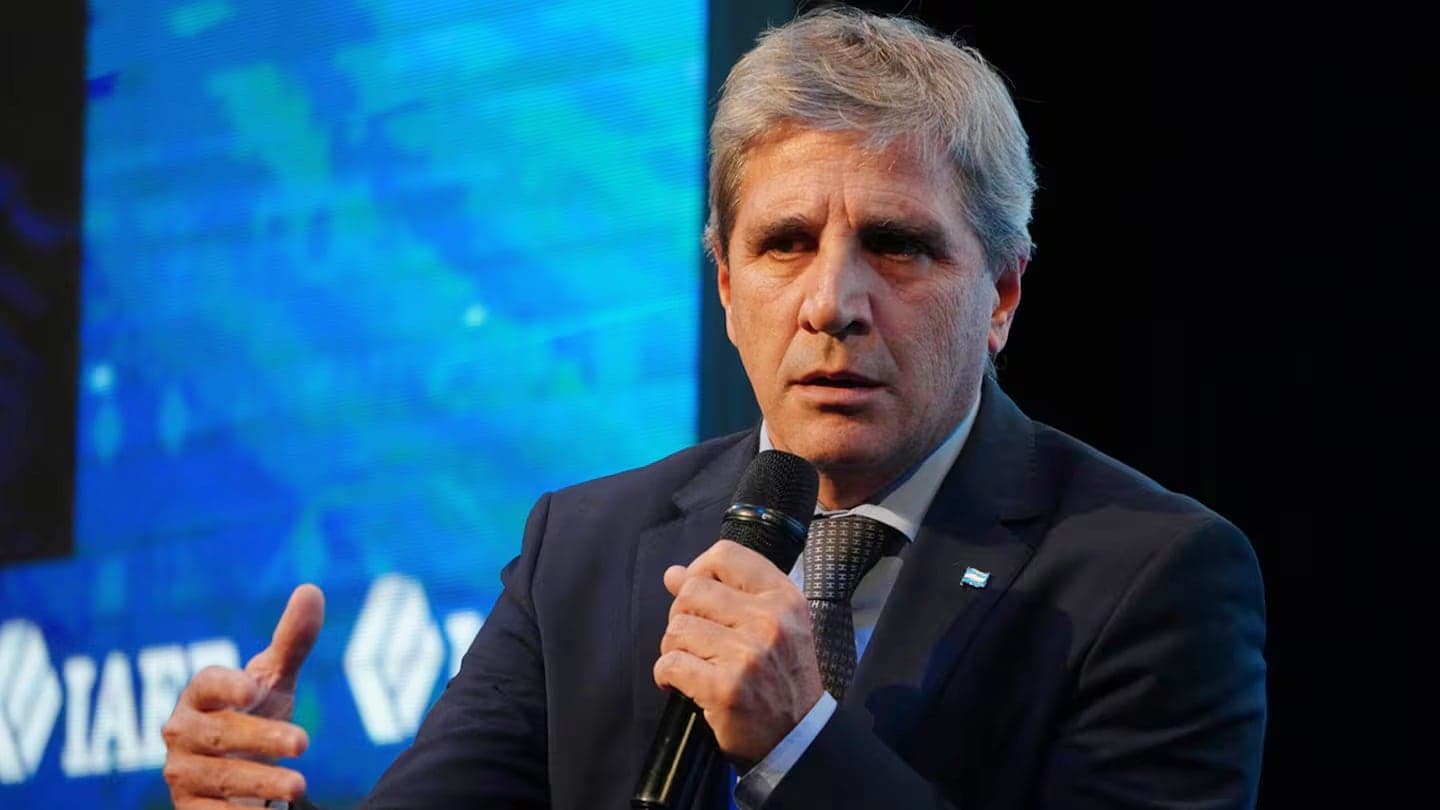 Caputo anticipa reforma tributaria post-2031 y promete seguir bajando impuestos