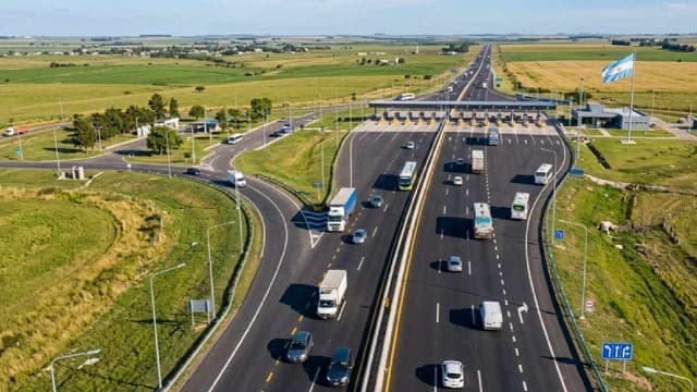 Caputo adjudica 8 corredores viales en 11 provincias por 20 años