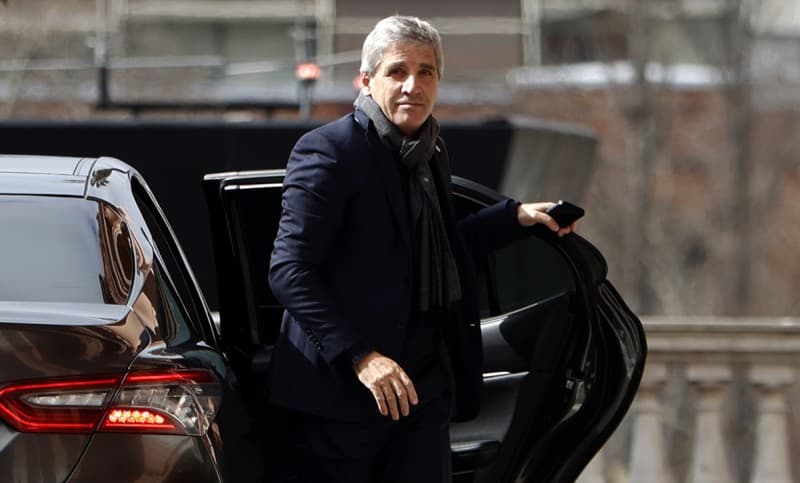 Caputo interviene en bonos con FGS para contener riesgo país