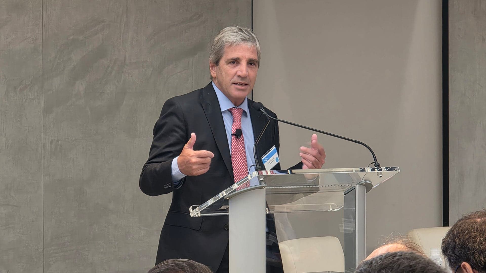 Caputo en Nueva York: reuniones con inversores antes de Milei