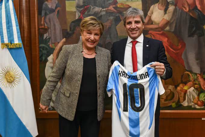 Caputo en el FMI: Argentina como modelo de reformas fiscales