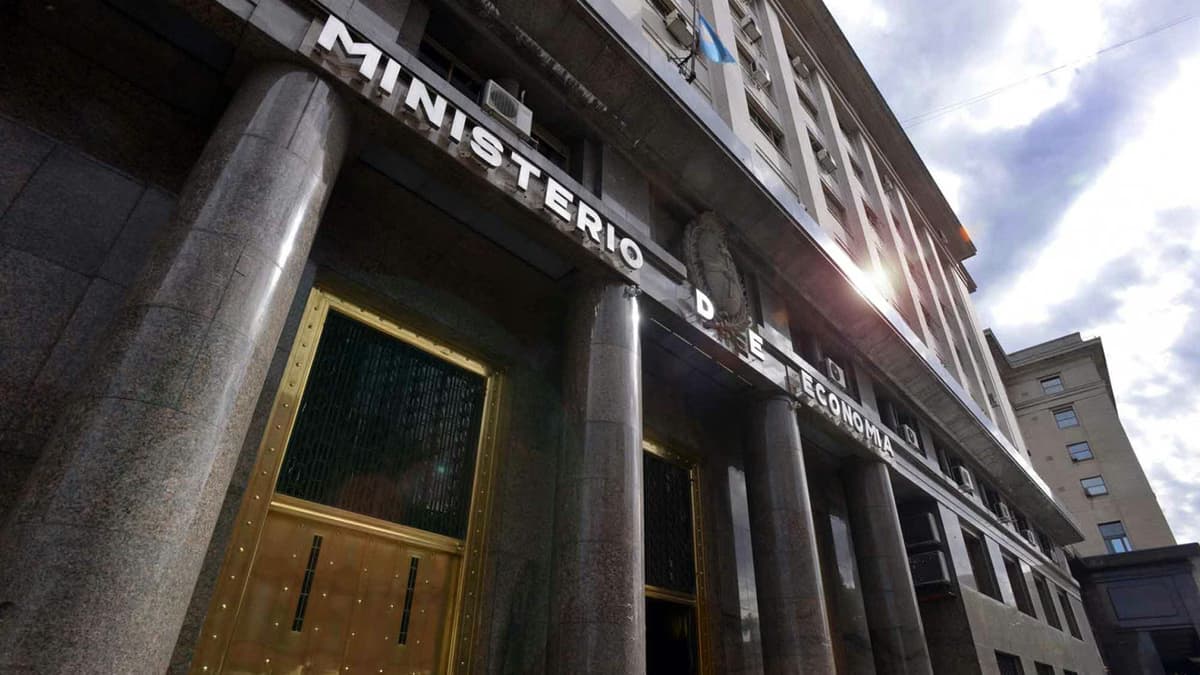Deuda: Economía renovó el 136% de vencimientos y extendió plazos hasta 2028