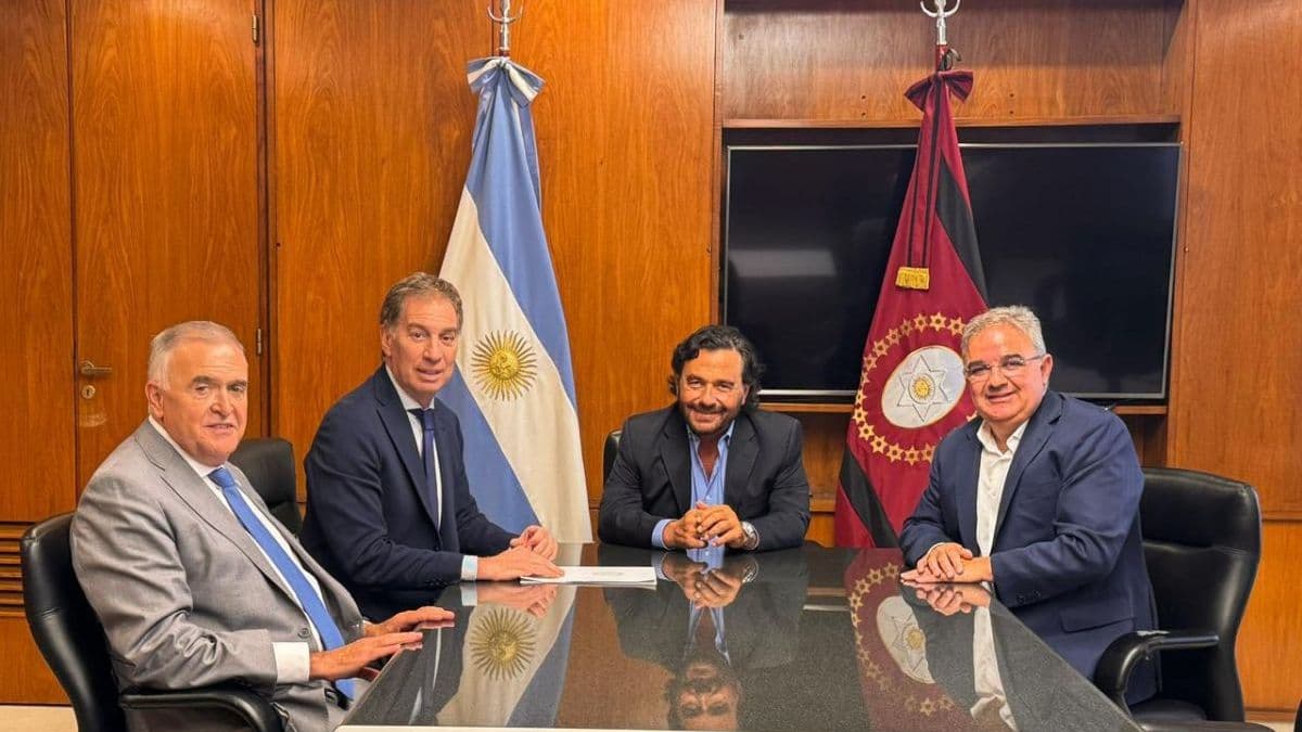 Santilli busca acuerdo con gobernadores sobre tarifas para desbloquear el Senado
