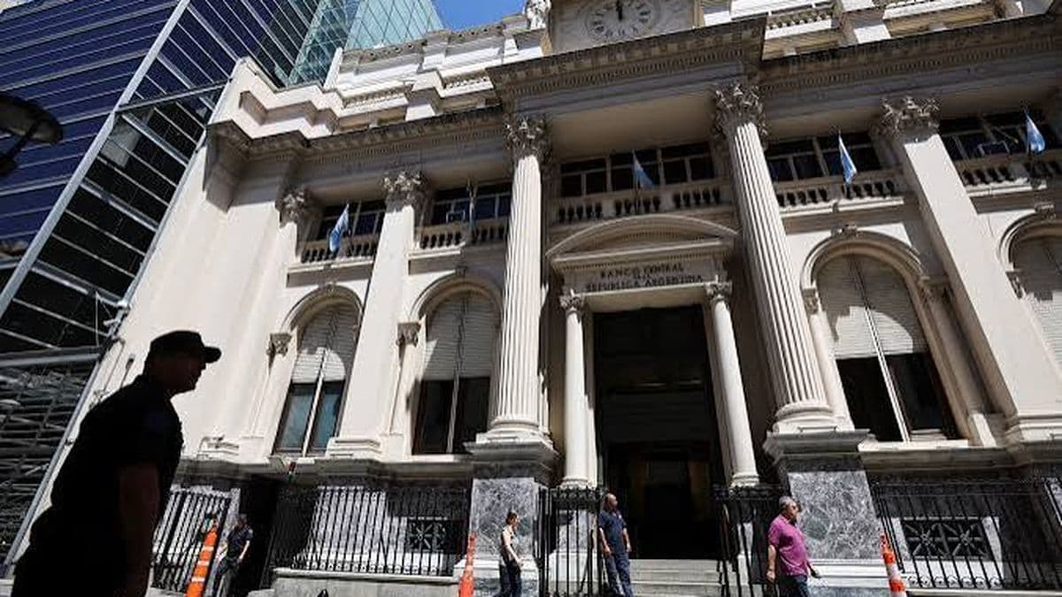 Dólar futuro: BCRA redujo posición a US$278M en agosto