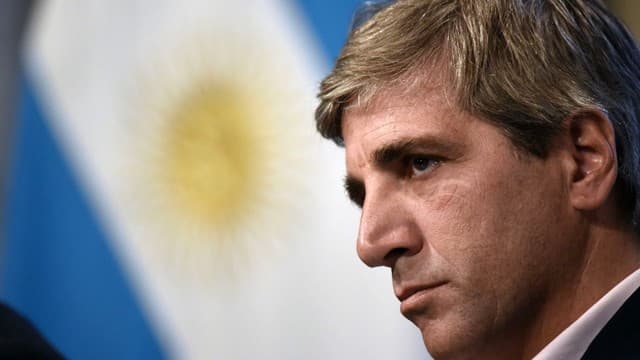 Economistas presionan por medidas: Caputo evalúa créditos y obra pública