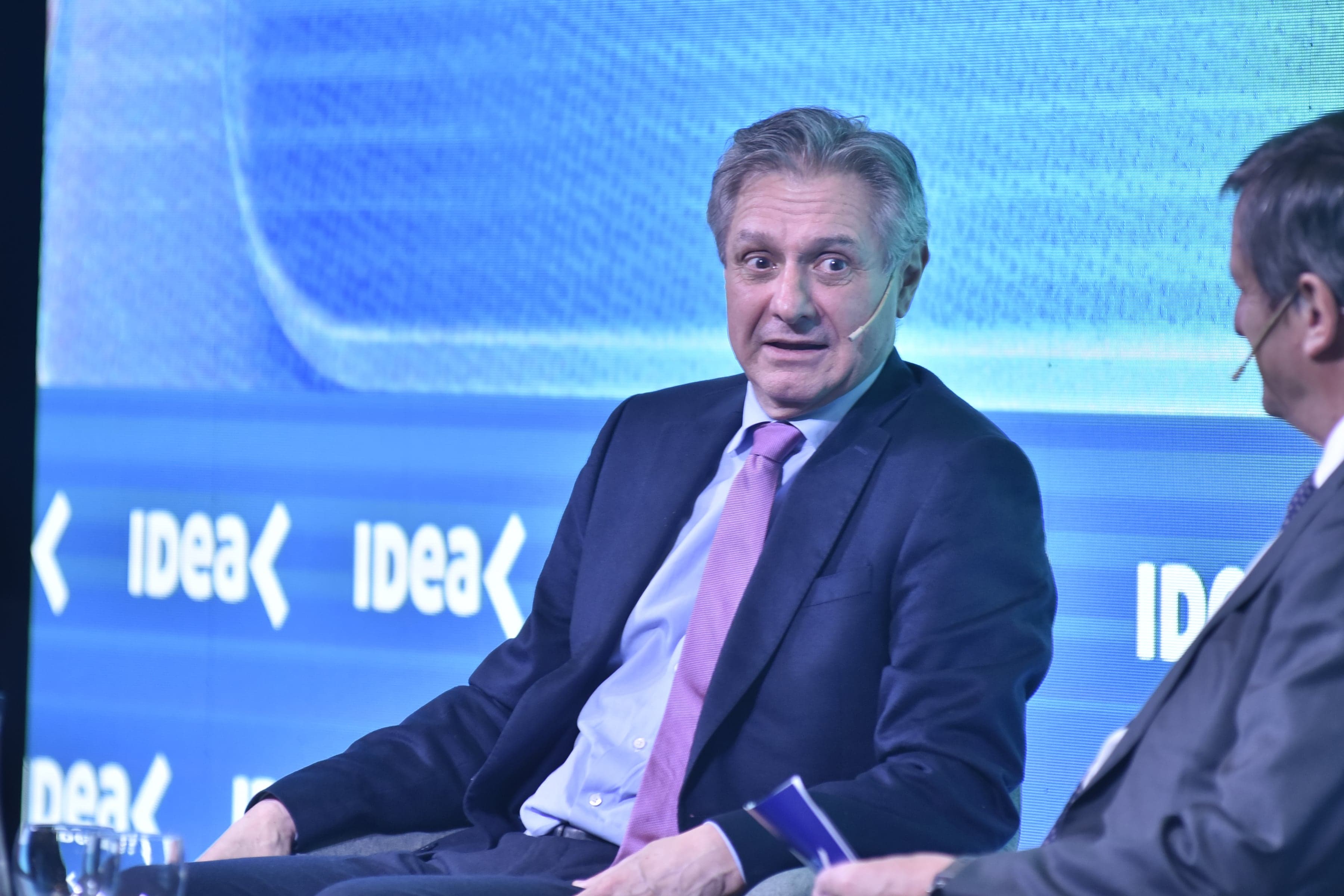 Gobierno comprará USD 10.000 millones antes de 2027