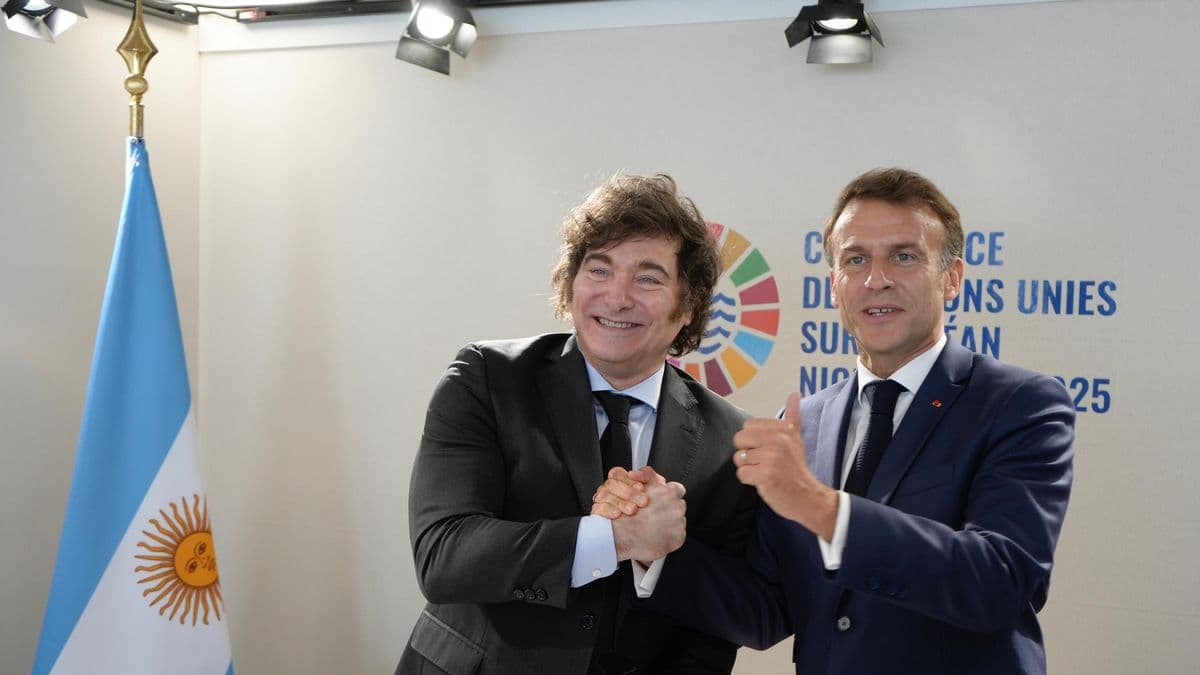 Milei viaja a París: busca inversiones con Macron