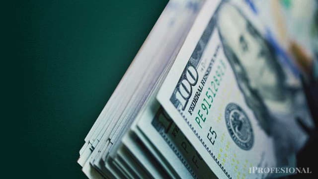 Compra de dólar ahorro bajó en agosto: adónde fueron los US$3.366 millones
