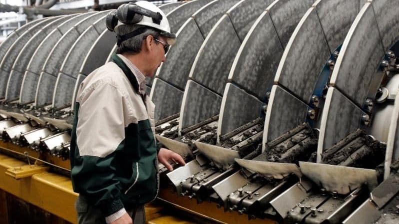 Industria argentina: caída moderada en agosto tras rebote del sector automotriz