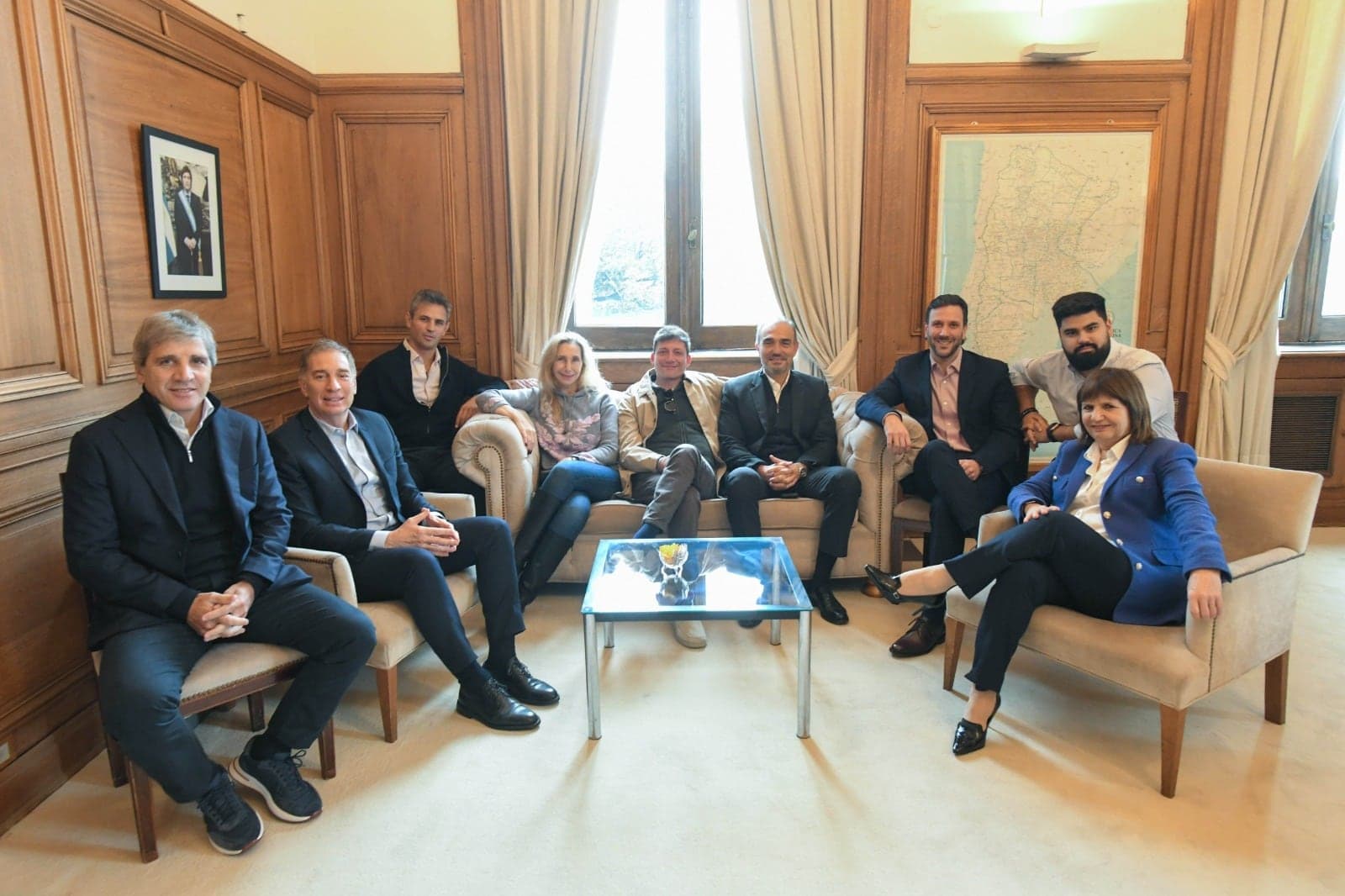 Sturzenegger se suma a Mesa Política para reconfigurar estrategia legislativa