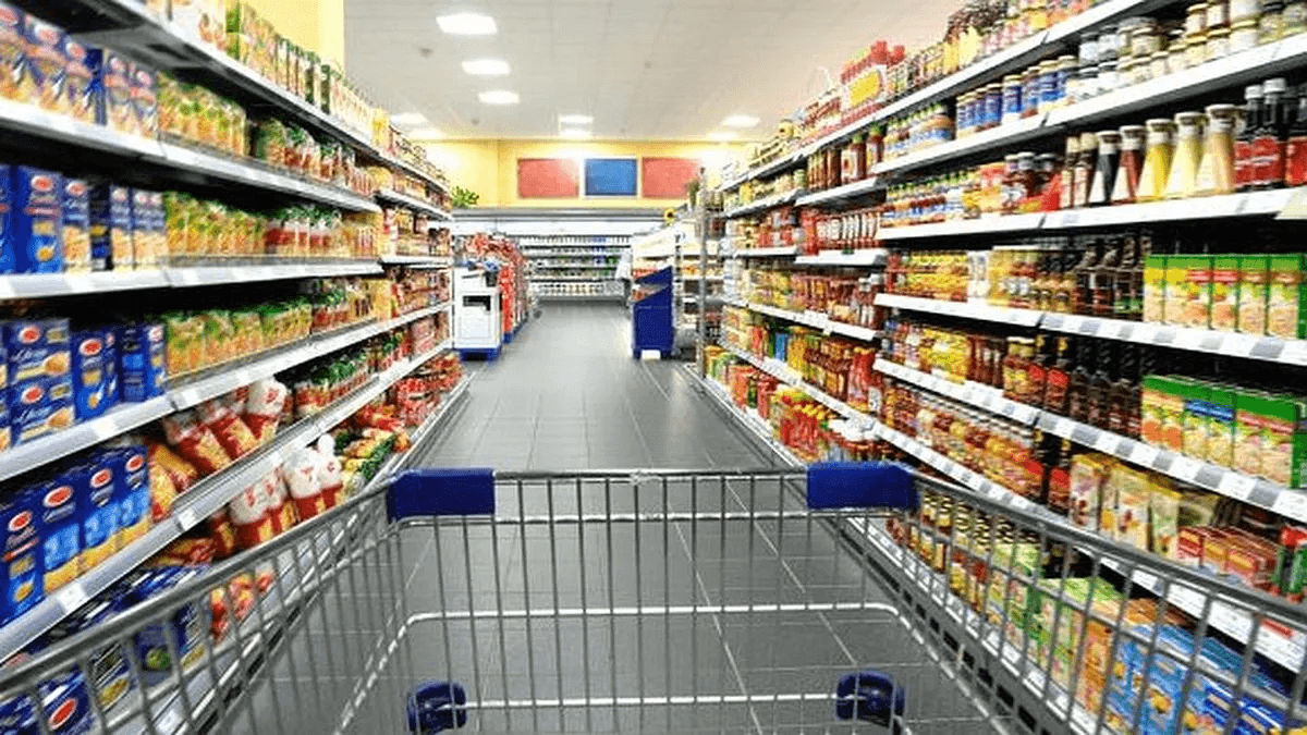 Consumo masivo cae mientras gasto privado crece: la paradoja del consumidor argentino