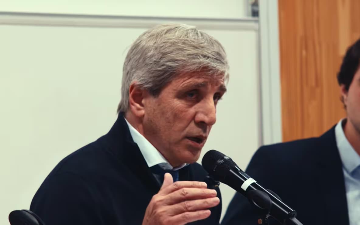 Caputo: "Ganará el Presidente en 2027" y prepara medidas preventivas