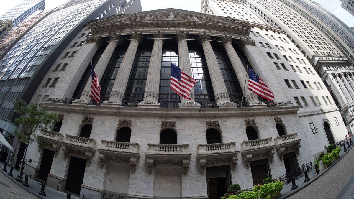 Wall Street sube: petróleo cae a US$100 y alivia presión de tasas