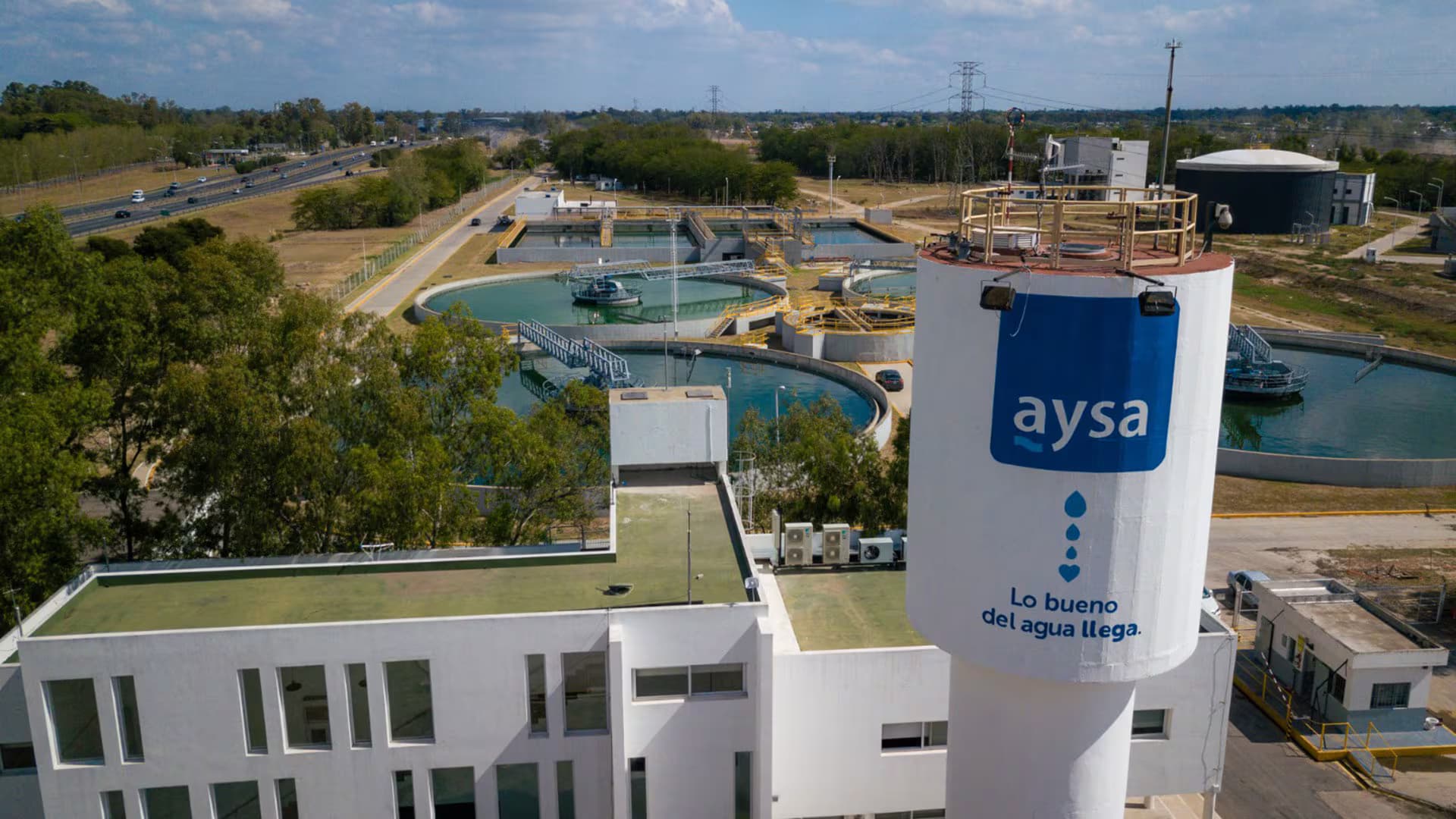 Privatización de AySA: dos consorcios compiten hoy por el 90%