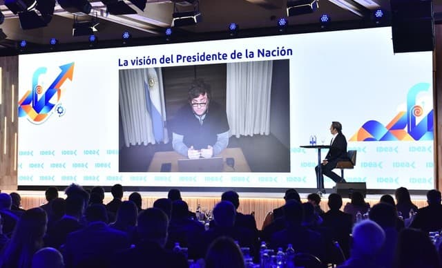 Gobierno promete menos impuestos y más exportaciones