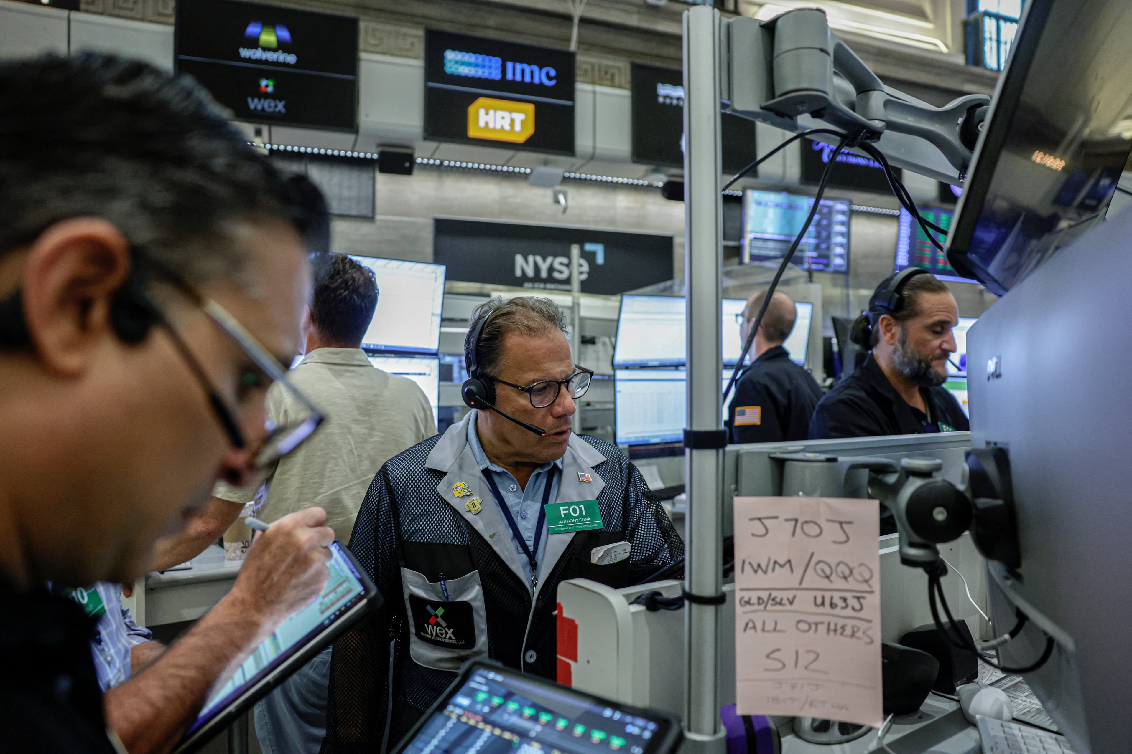 Bolsa argentina cae 0,4% y riesgo país baja a 462 puntos
