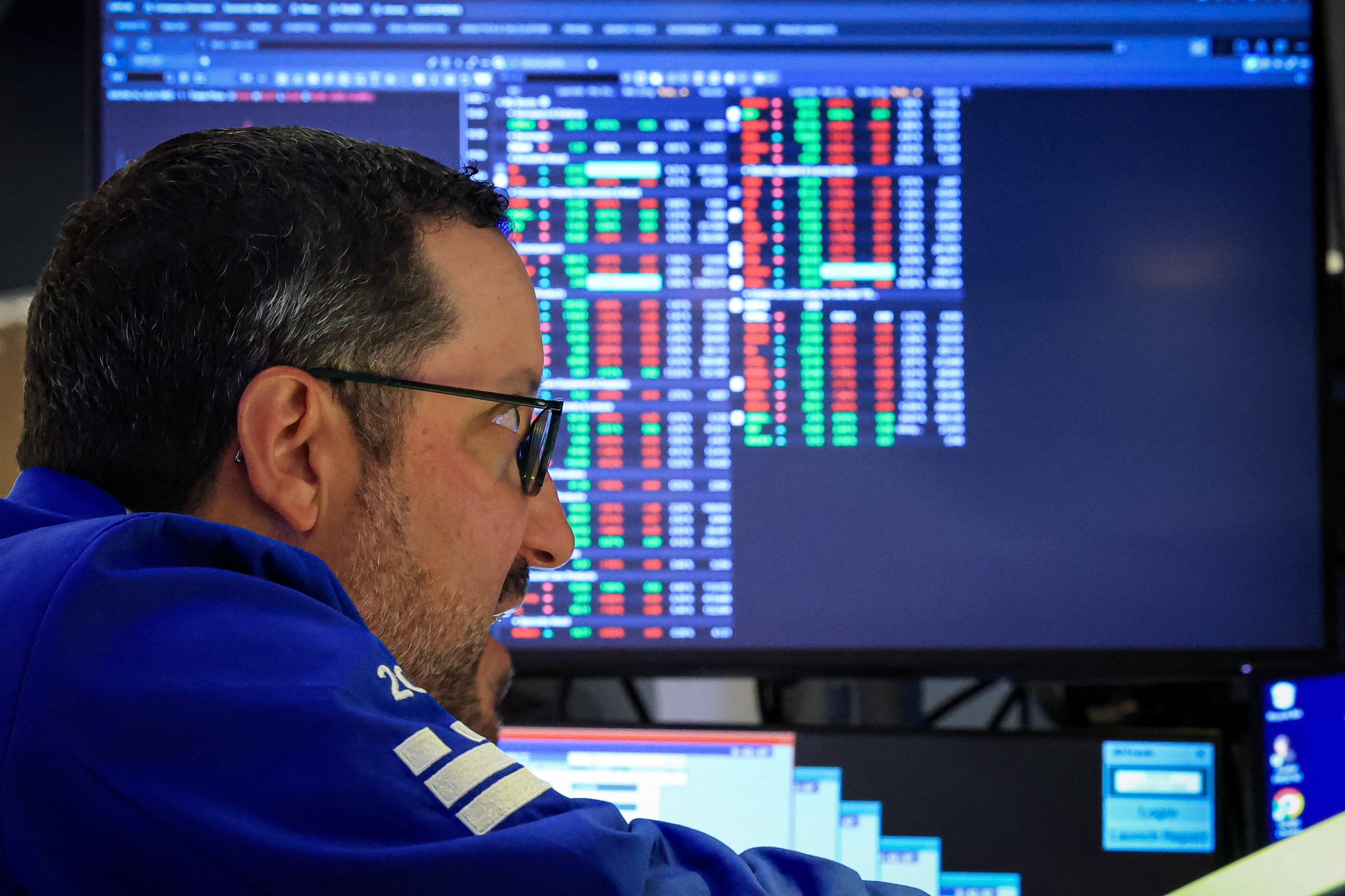 Riesgo país en 497 puntos: bolsas caen y bonos argentinos presionan