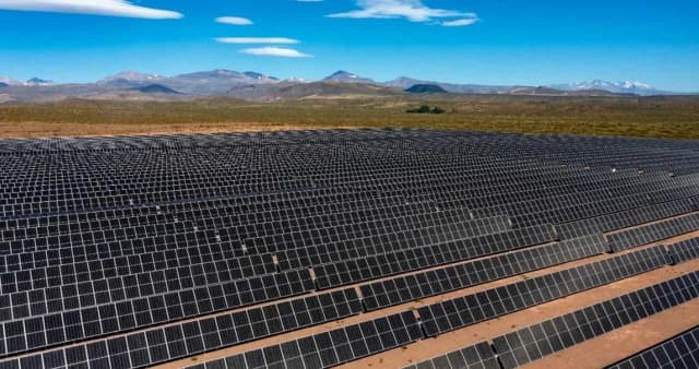 San Juan construye parque solar híbrido con financiamiento de minería