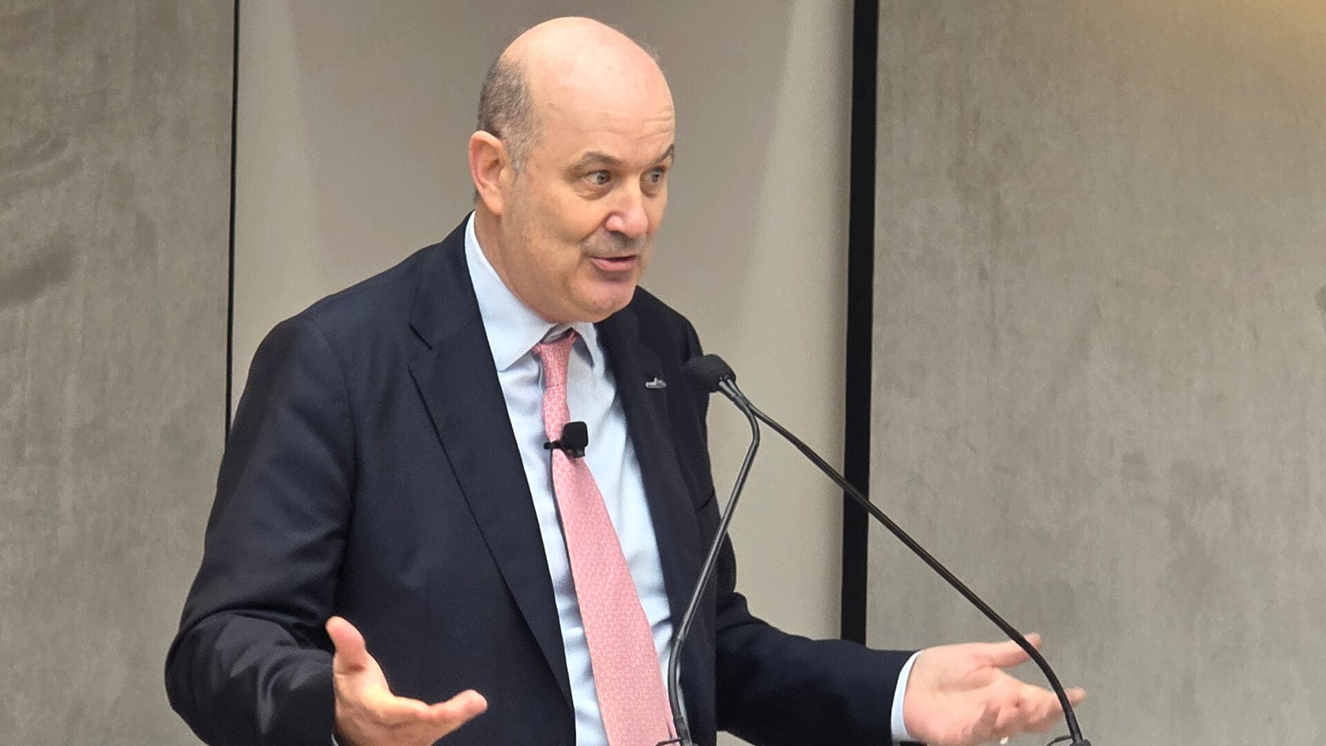 Sturzenegger proyecta migración de 4 millones de argentinos del AMBA al interior