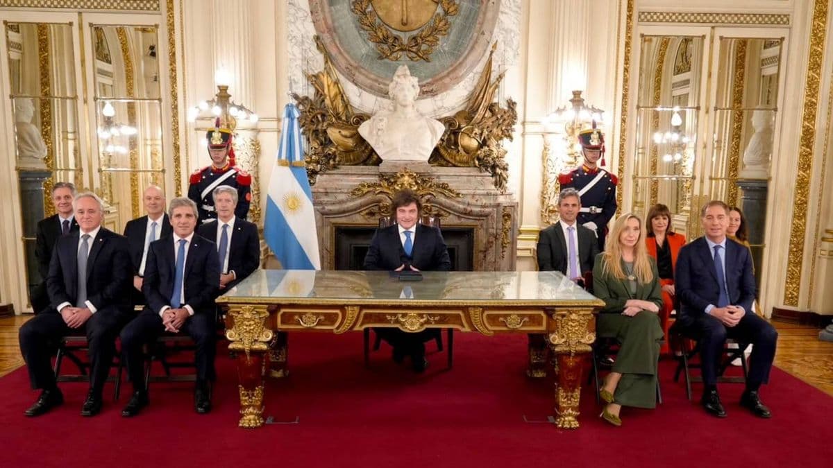 The Economist cuestiona la sostenibilidad del plan de Milei para blindar al BCRA