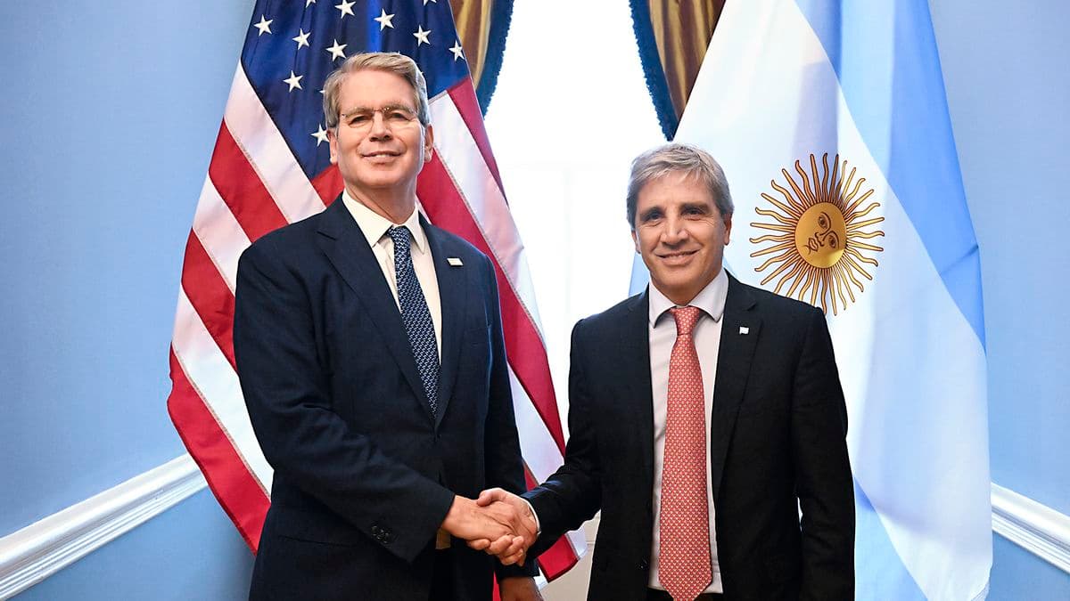 Un año de intervención Bessent: cómo cambió el dólar y el riesgo país