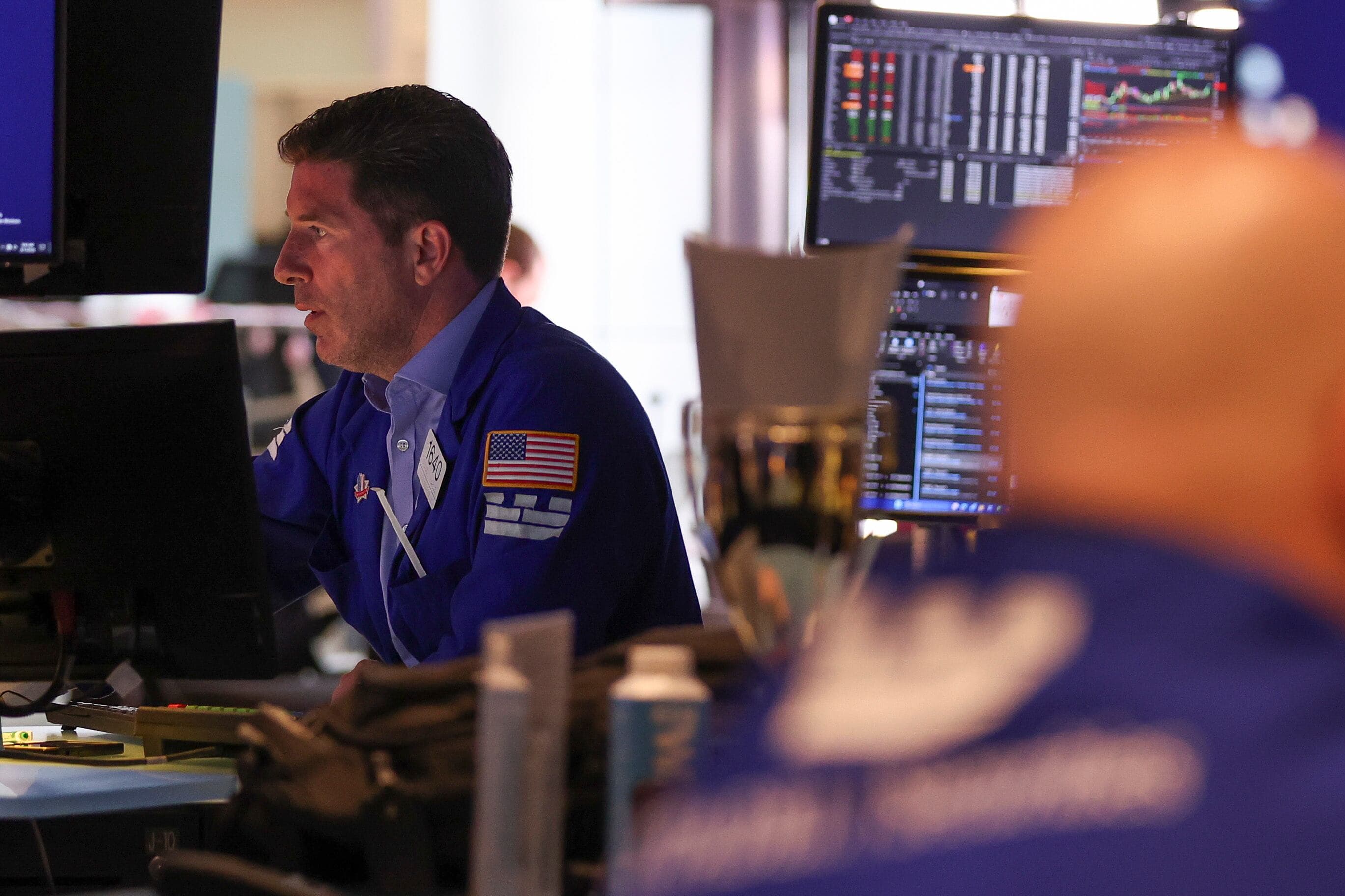 Riesgo país sube a 533 puntos mientras Wall Street celebra caída del petróleo